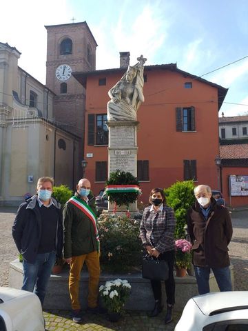Monumento ai Caduti | Rocchetta Tanaro (piazza Italia)